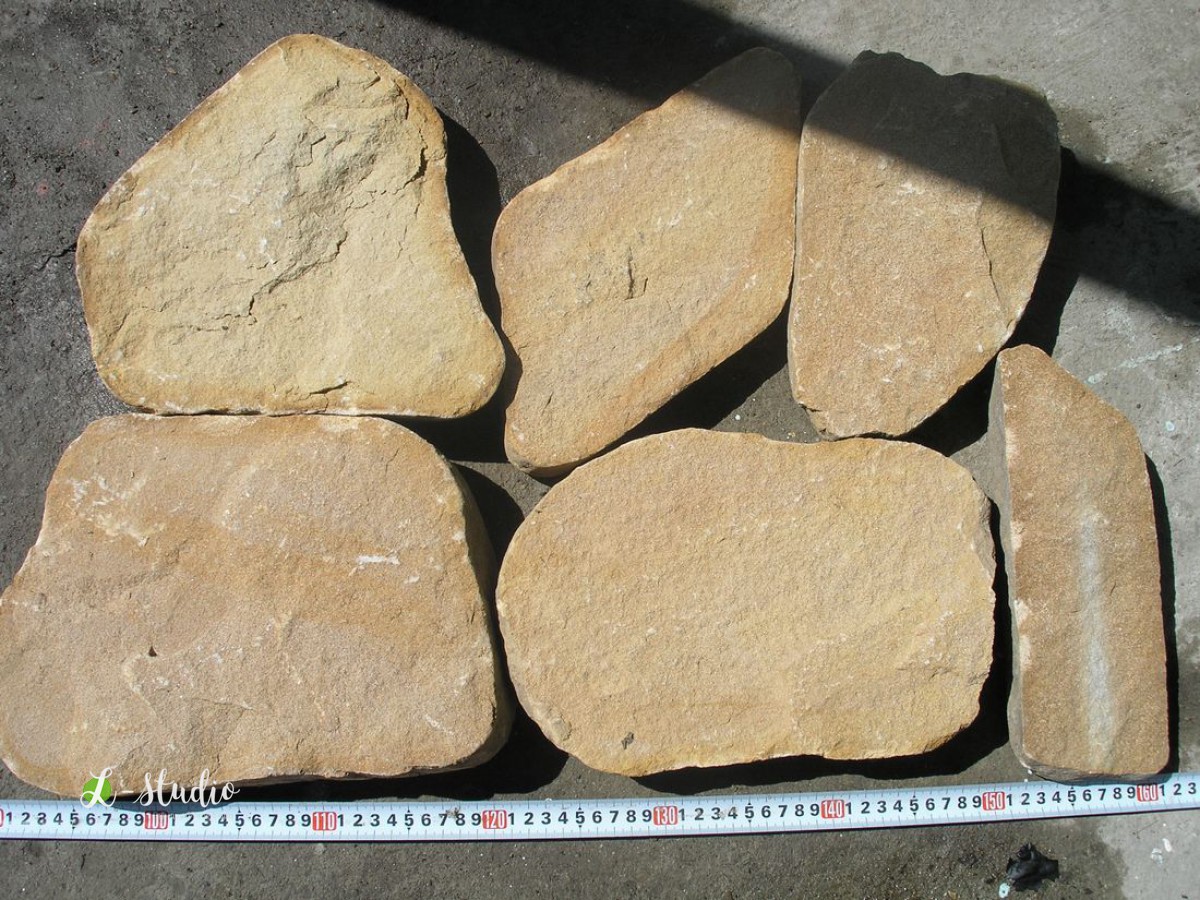 Природный камень плашка Черкесская колотая  Камень Плашка колотая Цена: 9 руб Толщина 1.5-3см формат 10-25см,цвет желтый,форма плитняк.