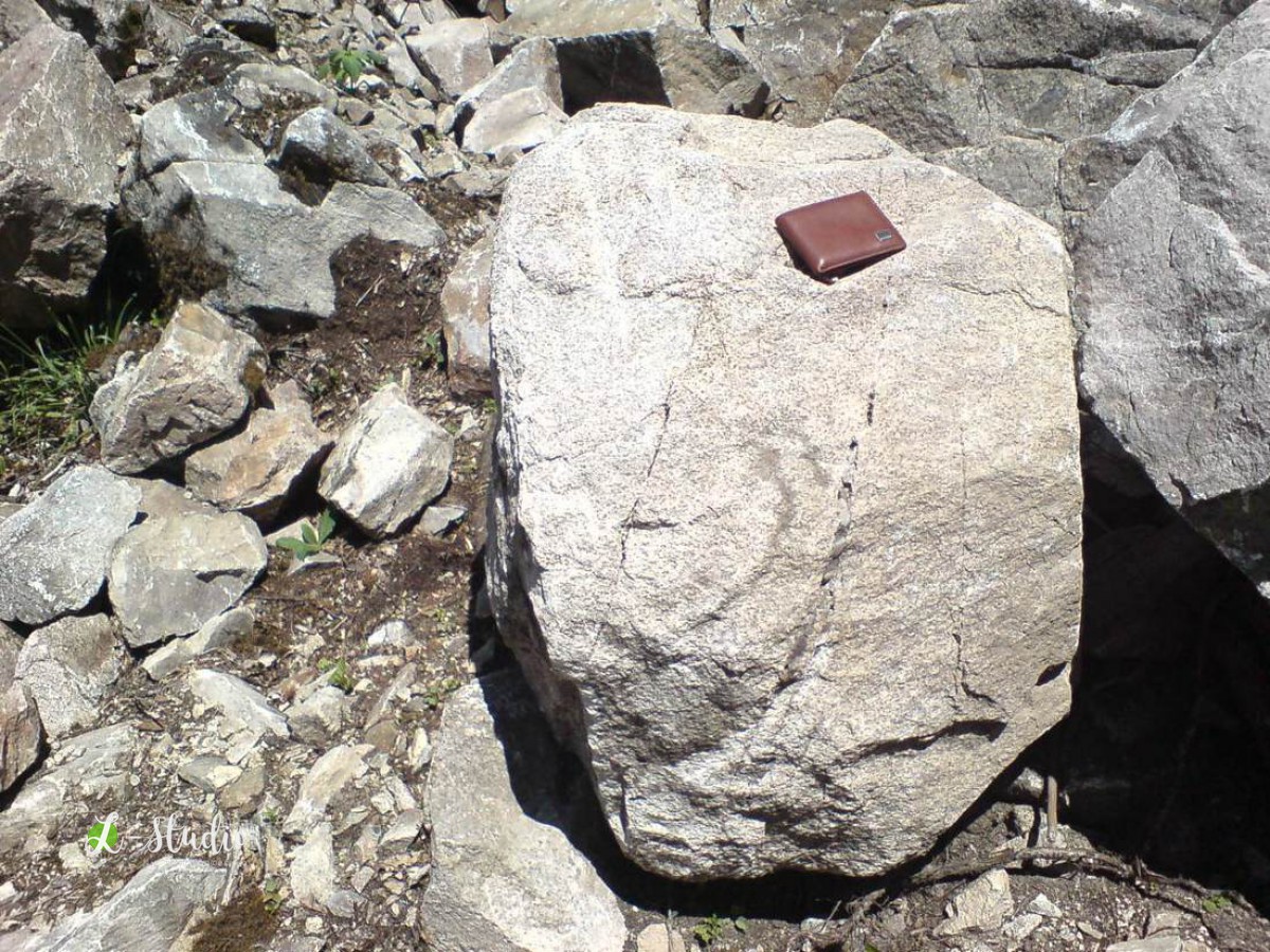 Натуральный камень бутовый Гранит  Валун Гранит Цена: 7 руб Фракция 10-200см.