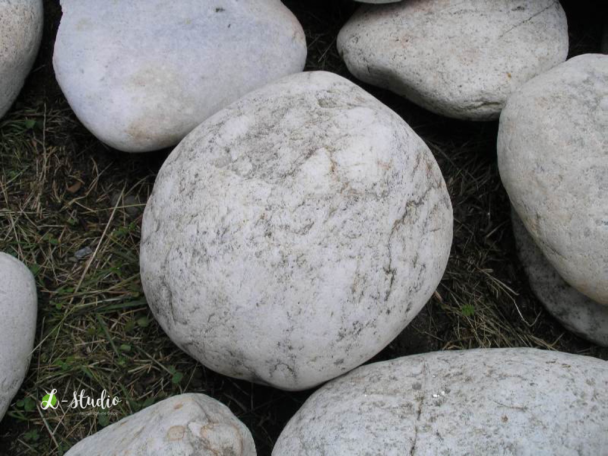 Натуральный камень валун речной белый  Валун речной белый Цена: 9 руб Фракция 20-50см,цвет белый,форма округлая.