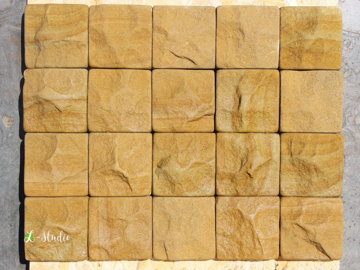 Брусчатка из природного камня песчаника (скол)  Брусчатка песчаник (скол) Цена: 2400 руб Размеры: 10х10х5 см. Брусчатка из натурального камня песчаник со сколом. Цвет желтый.