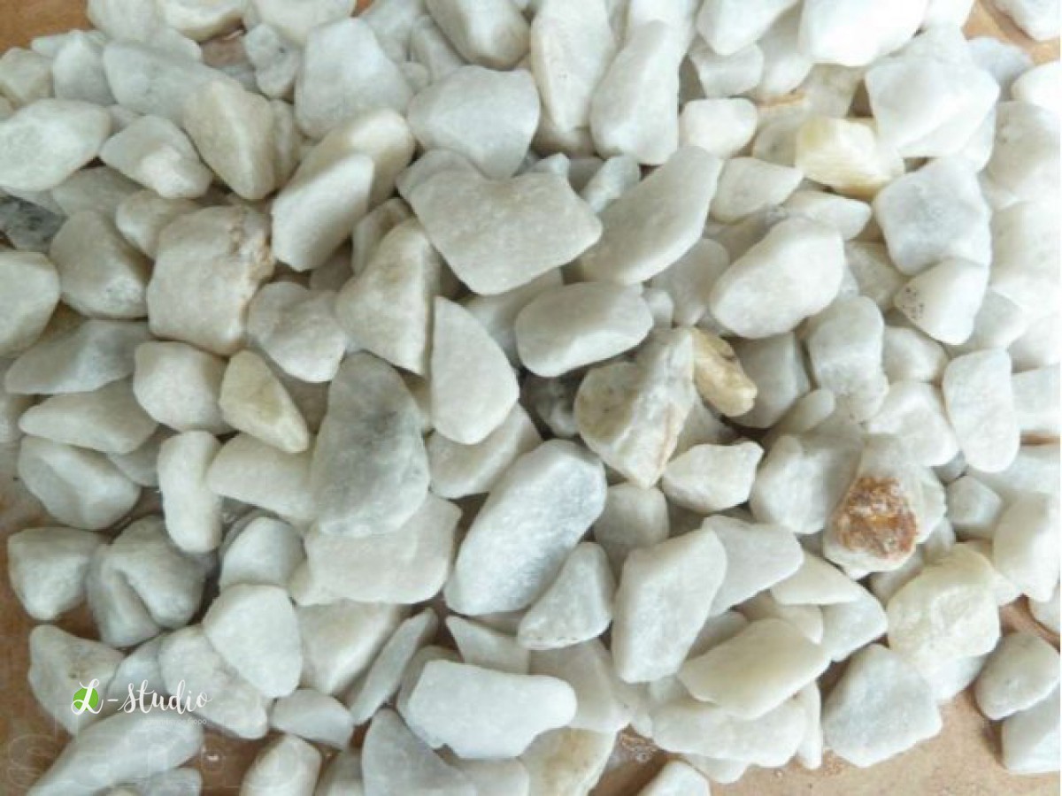 Крошка мраморная белая  1420412912 Цена: 9 руб Фракция 5-20мм,цвет белый.