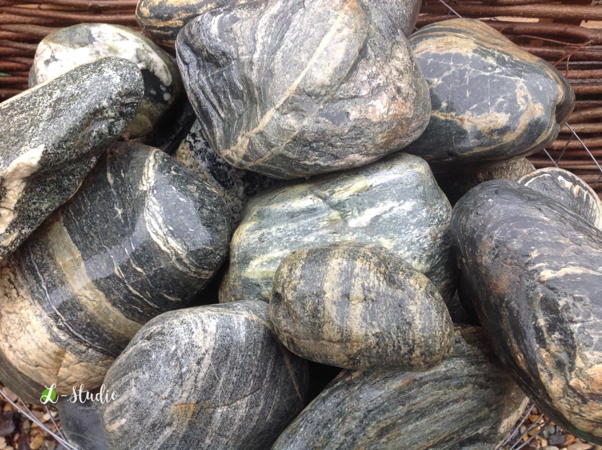 Природный камень валун полосатик Архыз  Валун полосатик Архыз Цена: 8 руб Фракция 20-70см,цвет зеленый с белыми прожилками,форма округлая.