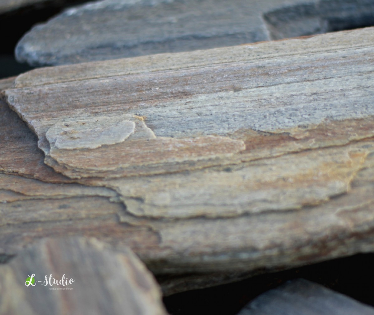 Галтованный камень Сланец Кора Дерева  сланец-кора-дерева-галтованный Цена: 1200 руб Толщина 20-30мм,цвет коричнево-серый,формат галтованный плитняк.